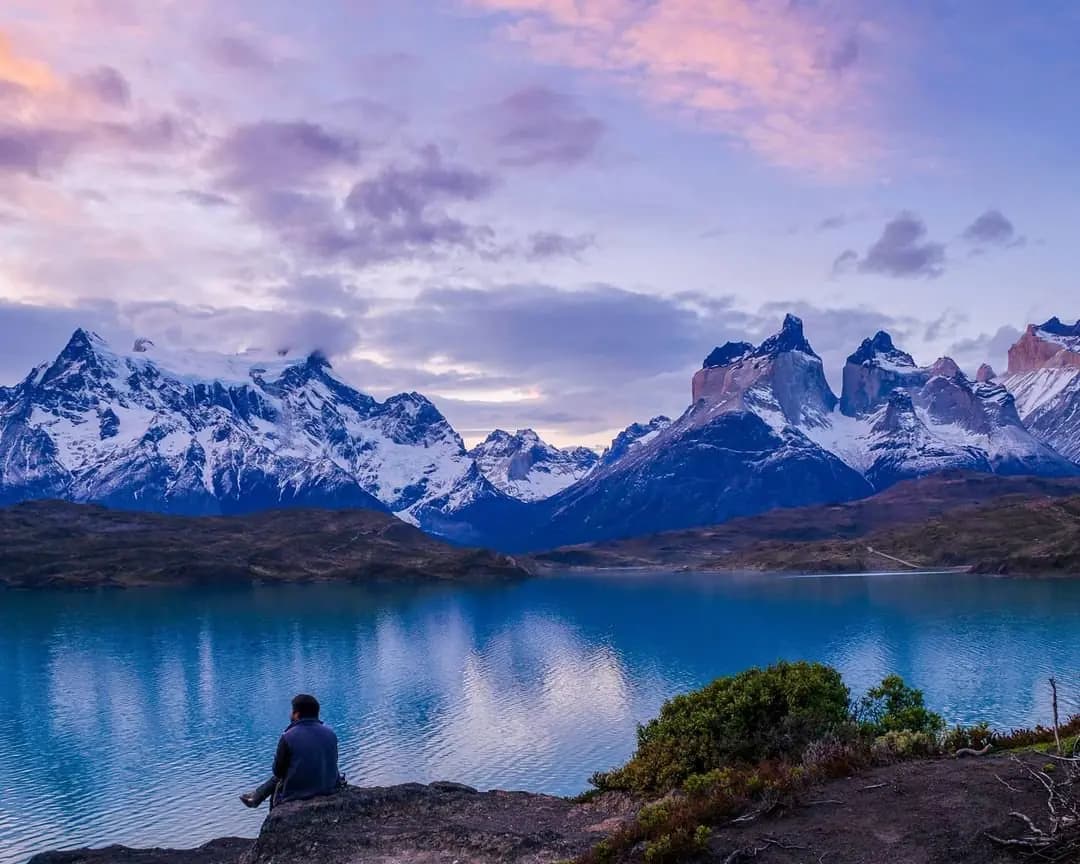 Los Cuernos del Paine sobre el lago Pehoé