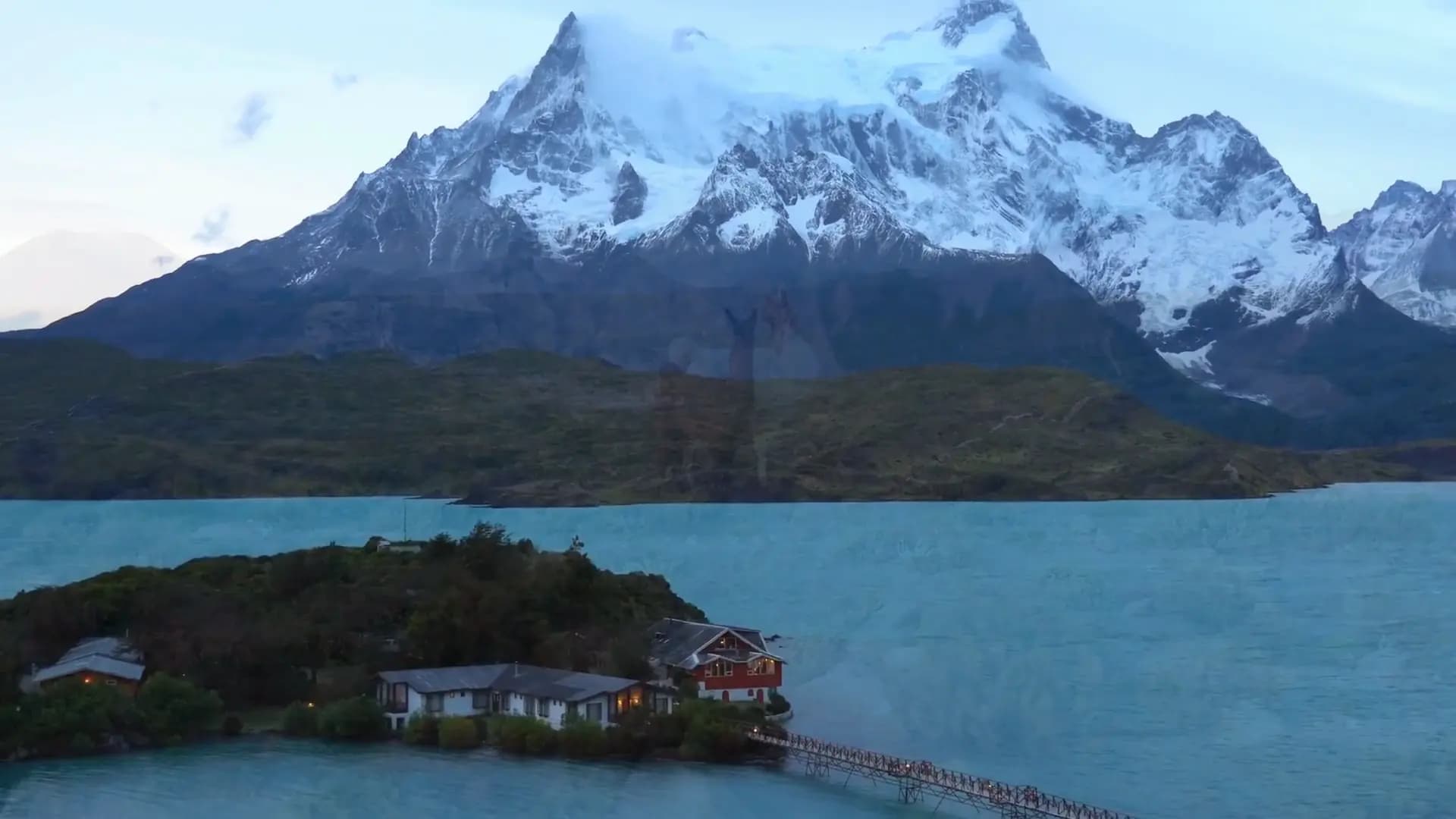 Atardecer sobre el lago Pehoé