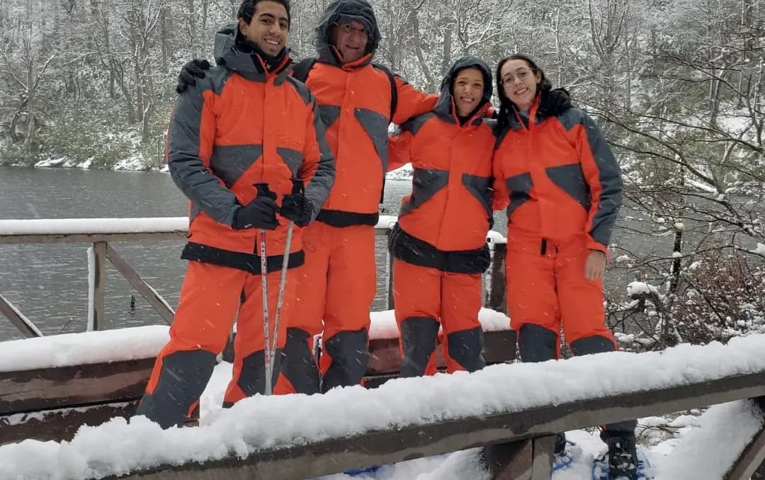 Grupo equipado para el trekking a las lagunas andinas