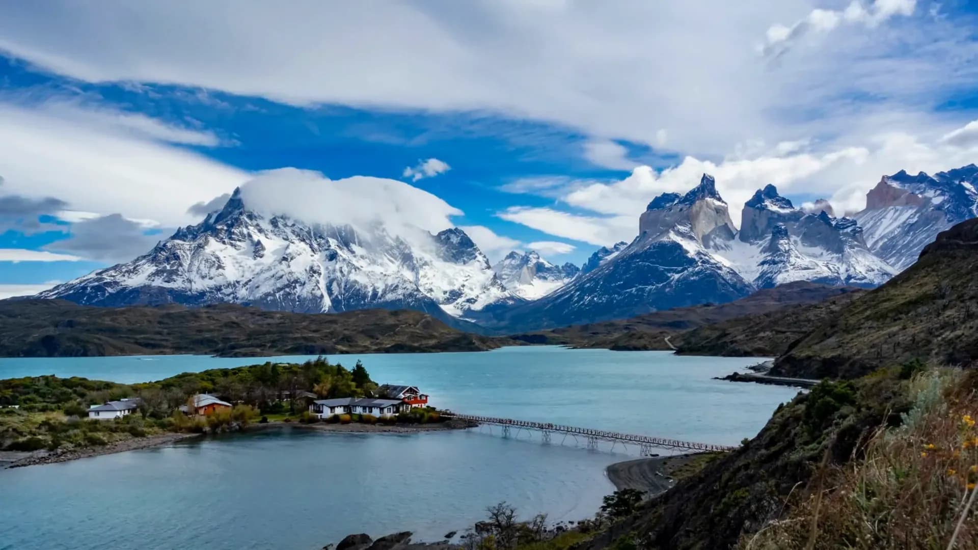 Los Cuernos del Paine sobre el lago Pehoé, en la Patagonia chilena